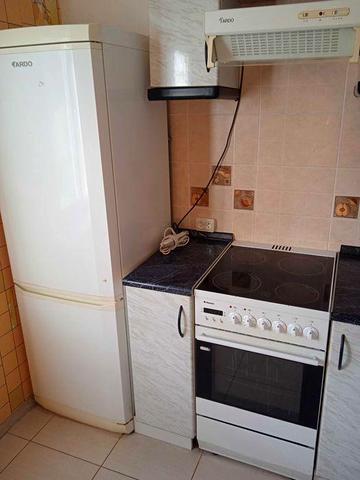 Світла 2-х кімнатна квартира біля метро Академмістечко