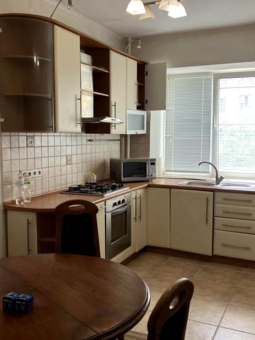 Академічна вул. (Піонерська), 1