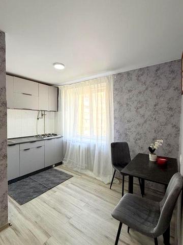 Продам. Однокімнатна з ремонтом. Центр. Безготівковий розрахунок