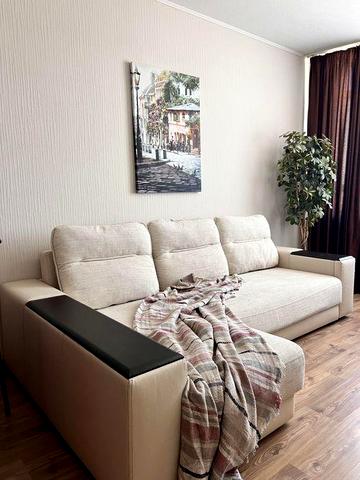 1 кмн вул. Дегтярівська, Cosmopoliten, Шулявка, Дорогожичі