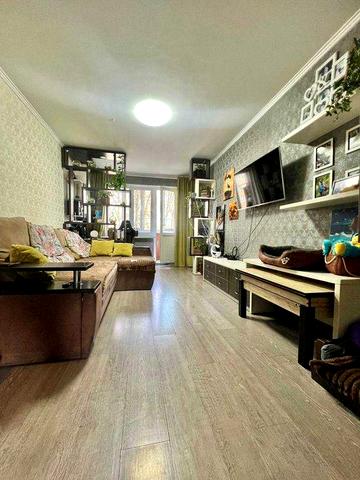 Продам 2 кімнатну з ремонтом Тероборони 6!