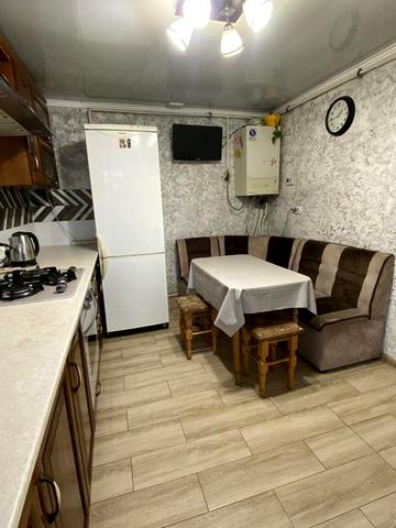 2-х кімн. квартира з гаражем та окремим двором.