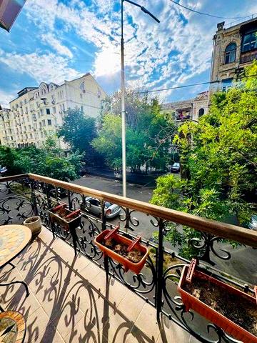 ТОП №1! Перша здача! Авторська квартира в історичному серці Подолу.