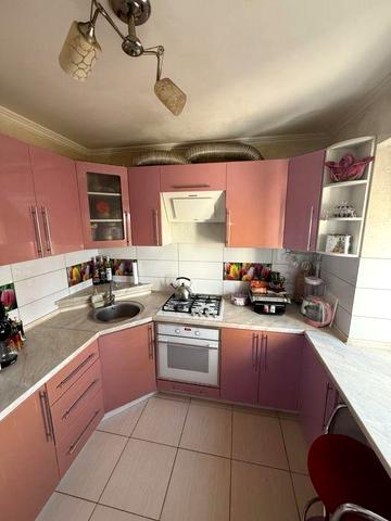 Срочно сдам!! 3 к.квартиру на ЮТЗ с ремонтом