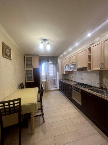 ОРЕНДА! Двокімнатна квартира на вул. Зоряна