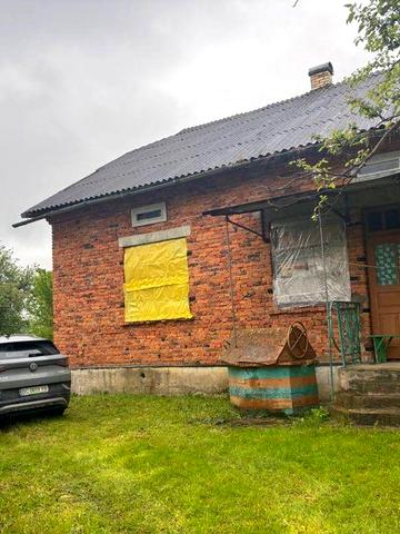 с.Рошняте    2 будинки,59 сотих землі,тиха локація,річка поруч,вигідно