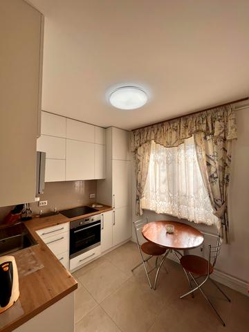 Підгірна вул., 12