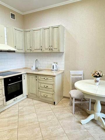 Французский бульвар/Леонтовича.Студия+спальня.