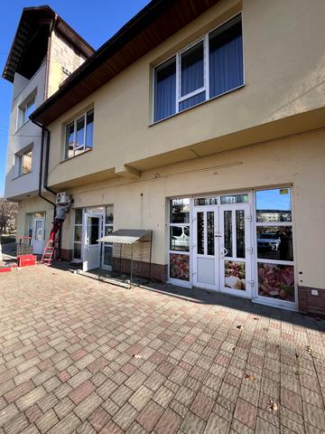 Небесної Сотні вул. (Руднєва), 32