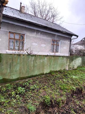 Продаж будинку з земельною ділянкою