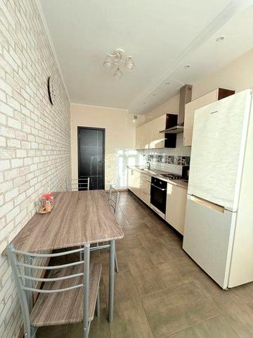 ОРЕНДА просторої світлої 1к квартири в гарній розвиненій локації Генератор Драгоманова 2Б