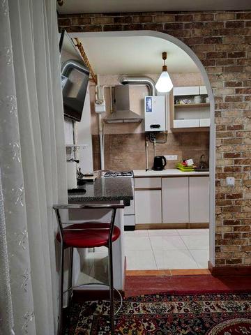 Здається 1 кім. Біля Центрального базару