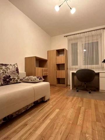 Молодіжна вул., 17/1