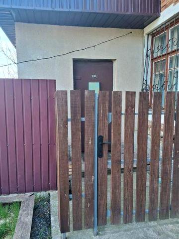 Двокімнатна квартира з власною терасою та бесідкою