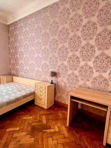 Оренда 3 кімнатної квартири в центрі міста по вул Леонтовича