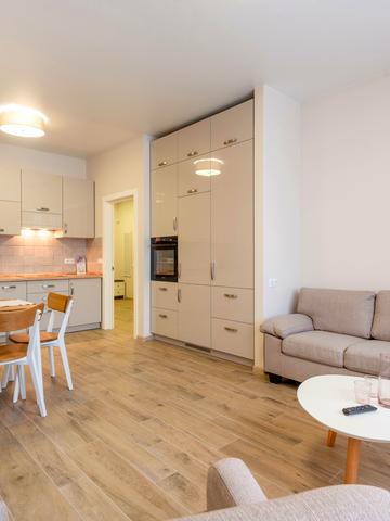 Гоголівська вул., 14