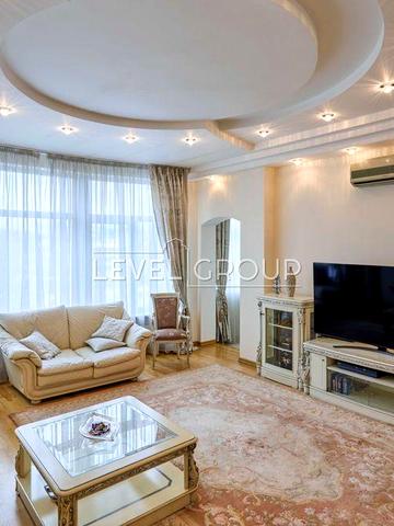 Володимирська 71 Продаж пентхаусу у центрі Києва М. Площа Героїв України