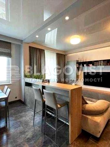 Продам 2-к квартиру Скрипника Мстислава,40 17(21),89м,ремонт, 210000дол