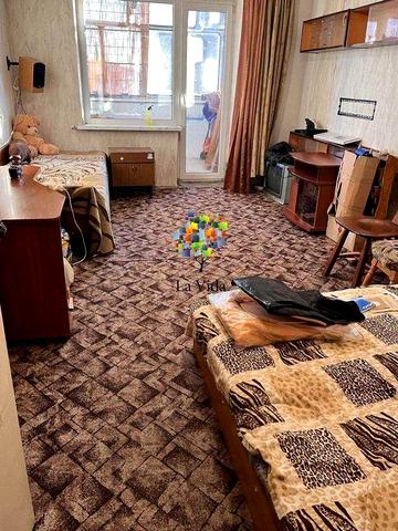 Продаж 1к квартири Володимера Висоцького 6