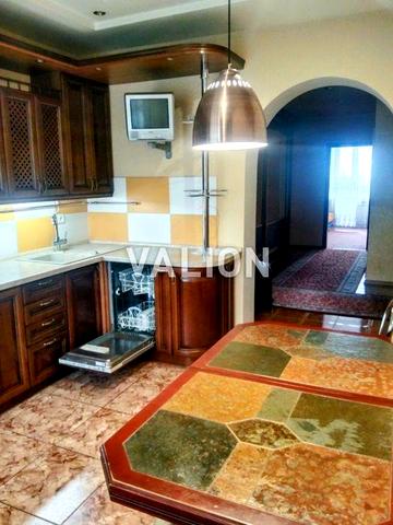 Продам  3 комнатную квартиру  87м2 , ул. Верховинца,10.Медгородок, НАУ