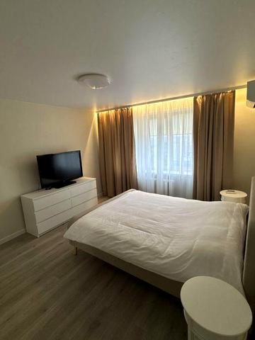 2 кімнатна квартира зі свіжим ремонтом в центрі, на місяць,без комісії