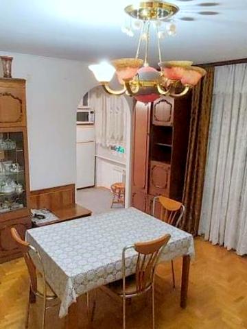 Київська вул., 1