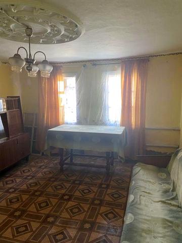 Продам половину газифікованого будинку