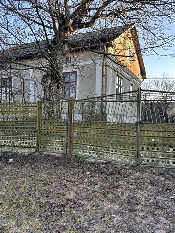 Продам будинок з гаражем і господарськими спорудами в м. Броди, вул. Героїв Галичини