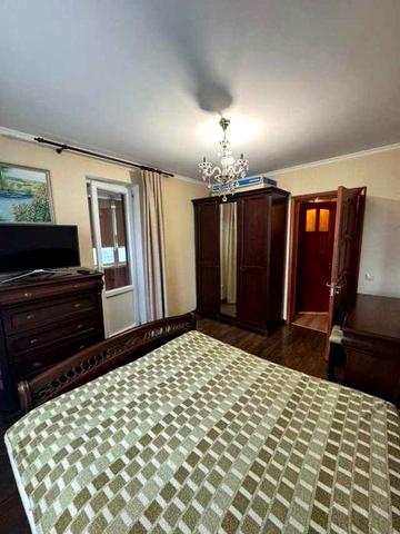 Здається простора квартира - 3 кімнати в 4-кім. квартирі в районі ПЗР