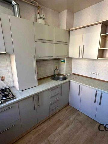 Сдам просторную 2к сталинку на пр-те Яворницкого 55. Центр!