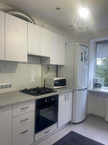 Данила Галицького вул., 1