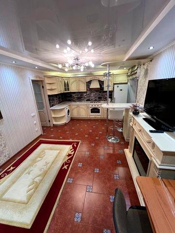 10.04 ВІЛЬНА ЩЕ! 2к Центр, вул. Січеславська Набережна 10 Вільна