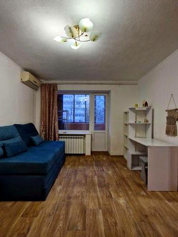 Сдам 2 ком квартиру метро 23 Августа, ул. 23 Августа 8