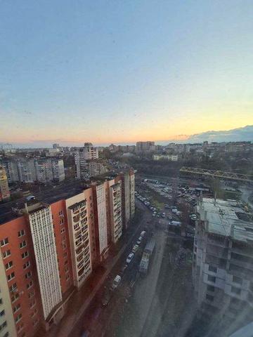 Оренда  великої 1 кімнатної квартири Митниця з видом на місто