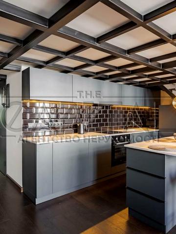 Петра Сагайдачного вул., 8