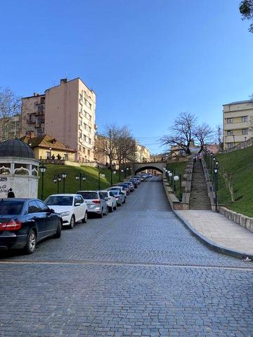 3 кімнатна на Турецькій площі, центр Чернівці - Шкільна - БОЖЕНКА