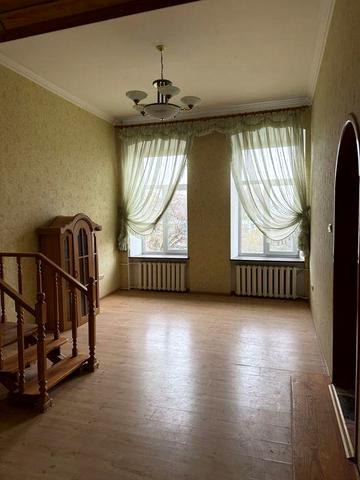 Довгострокова оренда немебльована квартира Соборна 217 (від власників)