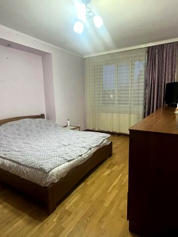 Богдана Хмельницького вул., 53