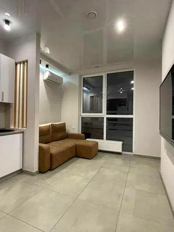 Зоряний бульв., 1-М