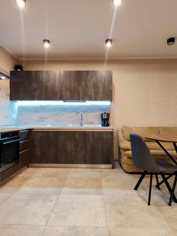 Андрія Аболмасова вул. (Панельна), 4