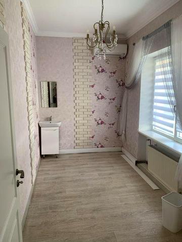 Оренда 3-кімнатної квартири з верандою, двориком  у центрі Ужгорода, вул. Фединця, 32