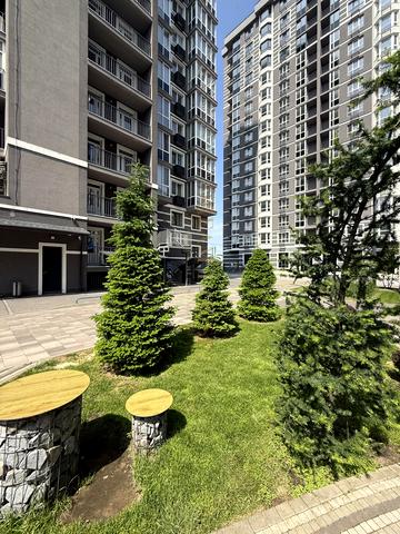 Леоніда Бірюкова бульв., 5 