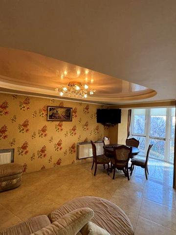 Продам квартиру  60.7м* з меблями та технікою!!!