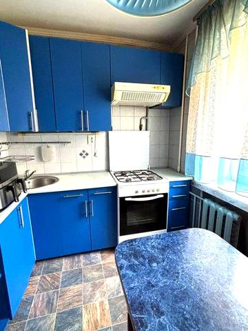 )( Продаж 2-К квартири в зручному районі