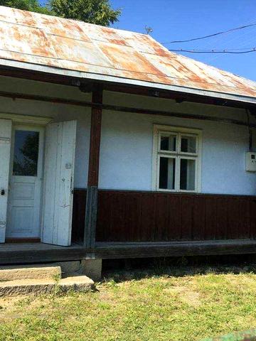 Будинок з садом та земельною ділянкою