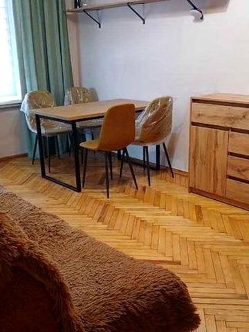 Контрактова пл. Двокімнатна 37м.кв. з парковкою,