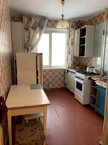 КРЕС Продаж 3 кім.квартири з окремими кімнатами, новими вікнами на 7поверсі, є дві лоджіі,кухня девять квадратів , на Нарвській поряд ріка  СЕРТИФІКАТ