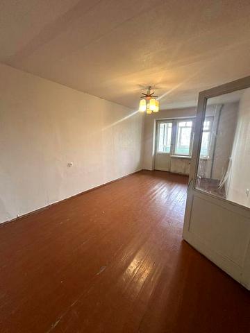 Здаэться 2-кімнатна квартира бещ меблів вул.Шевченко/ Центр