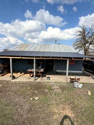 Продається будинок з господарством