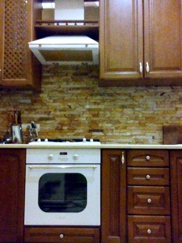 Здаю в довгострокову оренду 3-ох кімнатну квартиру  затишну в центріі з місцем для авто